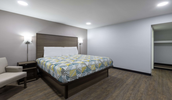 Studio 6 Hickory NC - King Guestroom